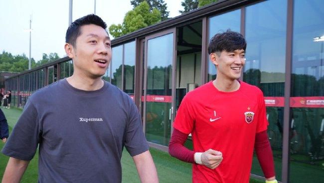 他们所说的将五四思想引进影界指的是马克思主义被引进影界。